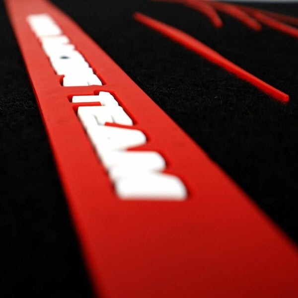 Auto-Fussmatte MOMO MOMLCM4A7BR – Schwarz 4-teilig